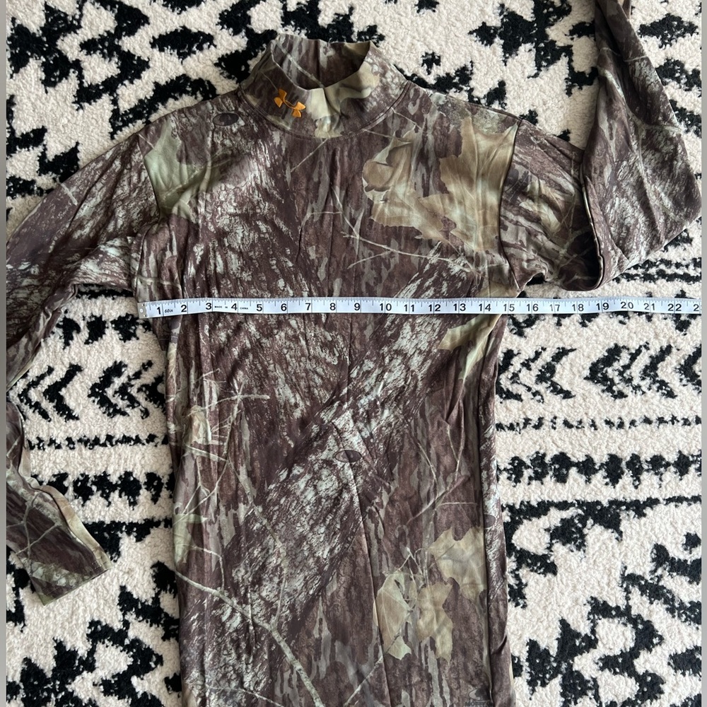Under Armour Womens M base layer Mossy Oak Camouflage Mock Neck Hunting Shirt